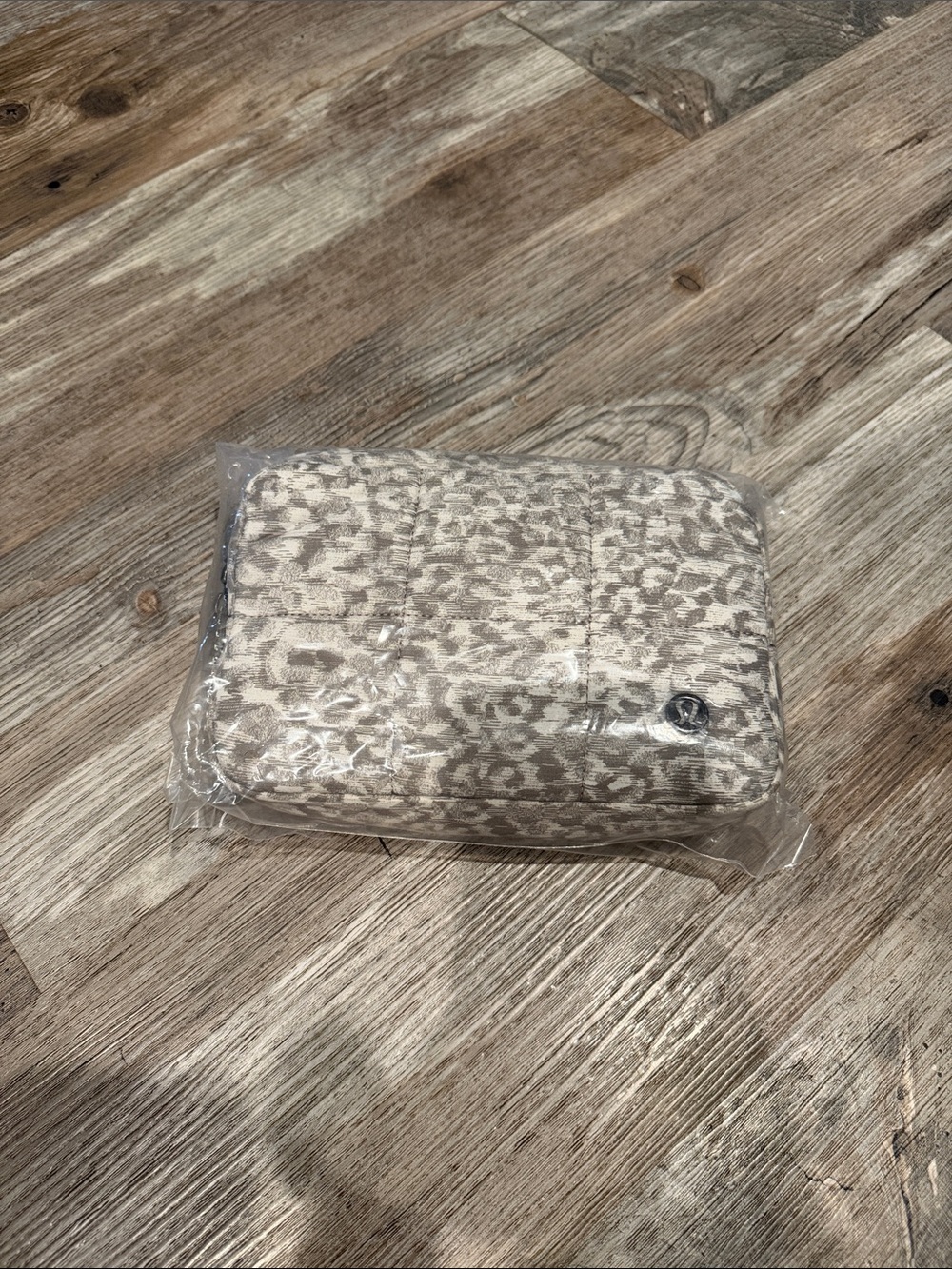 NEW with tags! Quilted Grid Belt Bag 1.5L leopard